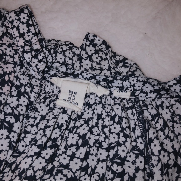 Deep V Neck Floral Blouse | 14/16 Plus Fashion - Picture 2 of 3